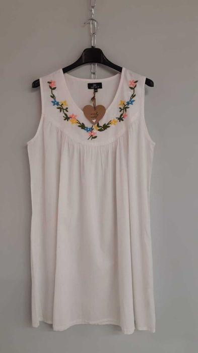 Camasa de noapte culoarea alb, cu broderie florala pe piept Bumbac