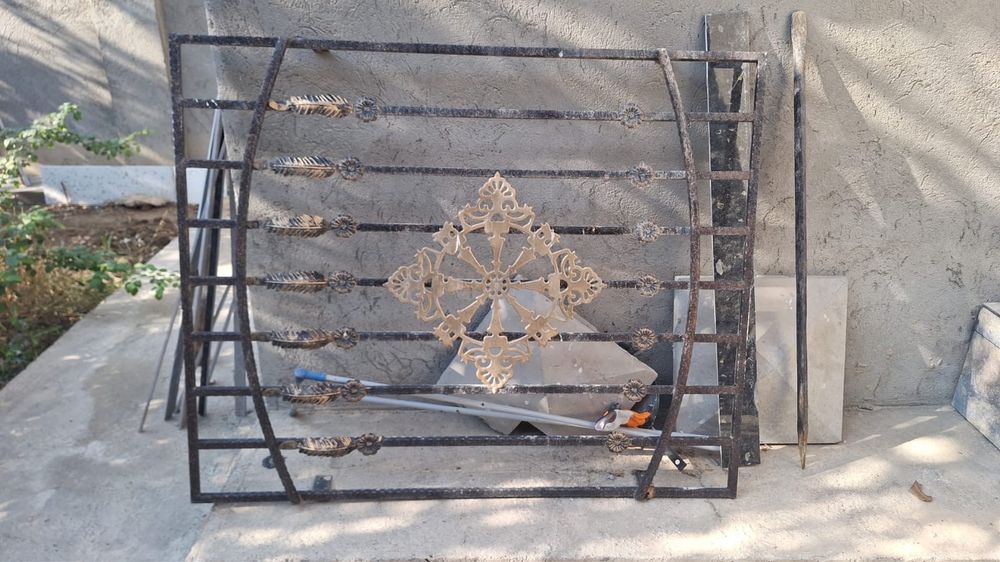 Решетки на окна, и на форточку