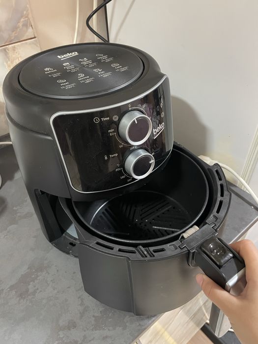 Air frayer nou cu cutia beko de la altex