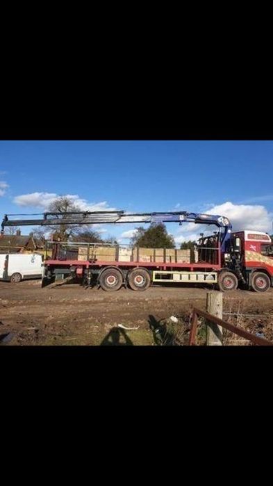 Camion cu macara de închiriat