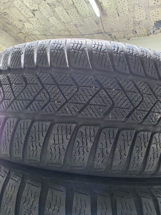 4 бр зимни 225/50/17 Pirelli 23г