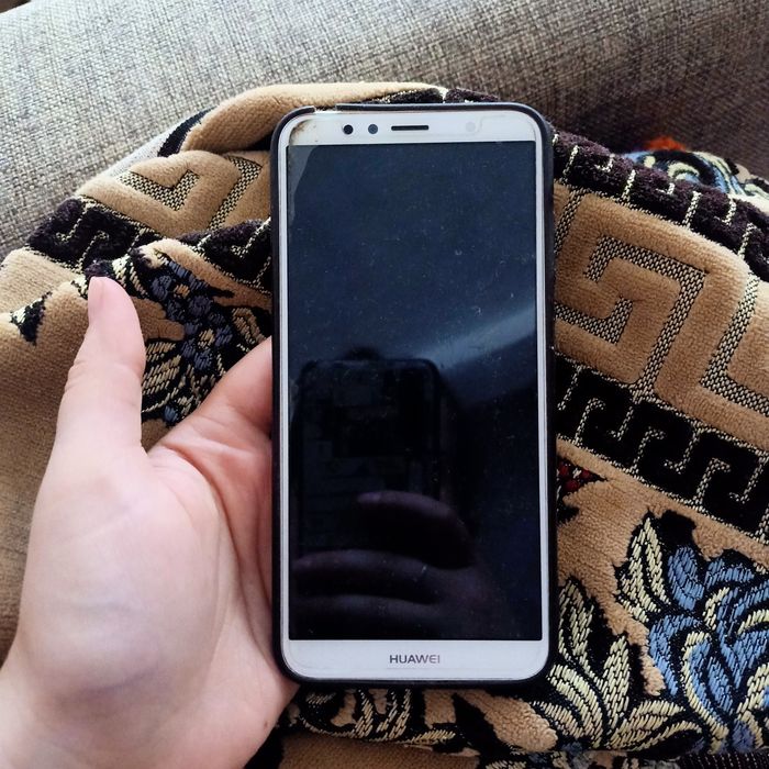 Продам телефон Huawei