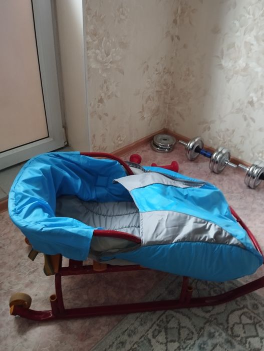 Детские санки с чехлом