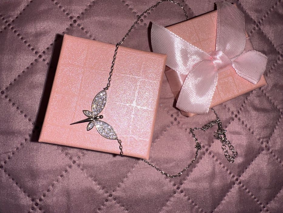 Сребърно колие с подаръчна кутийка