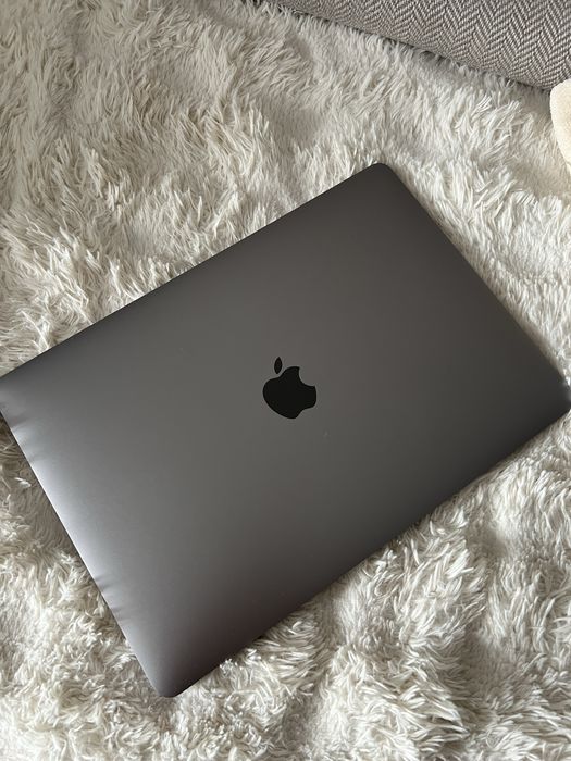 Продам MacBook Pro 13" на чипе Apple M1 (2020 год) в цвете Space Gray.