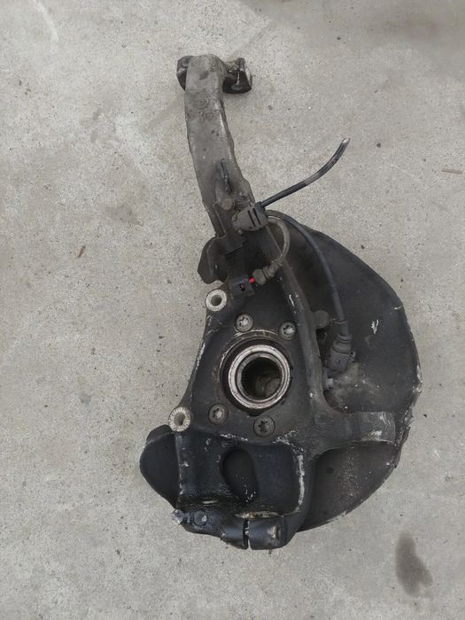 fuzeta stanga fata 2.0 tdi cag audi a4 b8