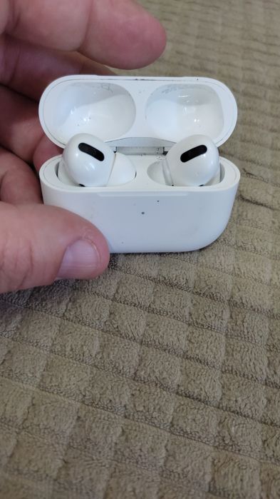 Продам Apple Airpods pro 1 and 2.