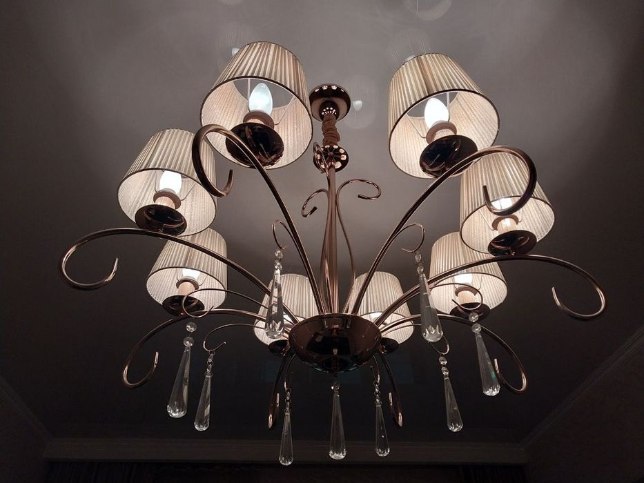 Люстра с 8 абажурами