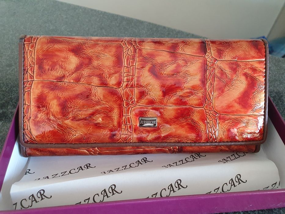 Дамски портфейл от естествена кожа