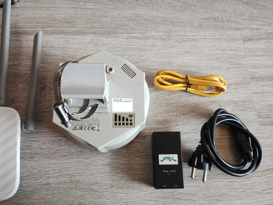 MikroTik RB SXTR&R11e-LTE Насочена антена 10 dBi 4G LTE + рутер