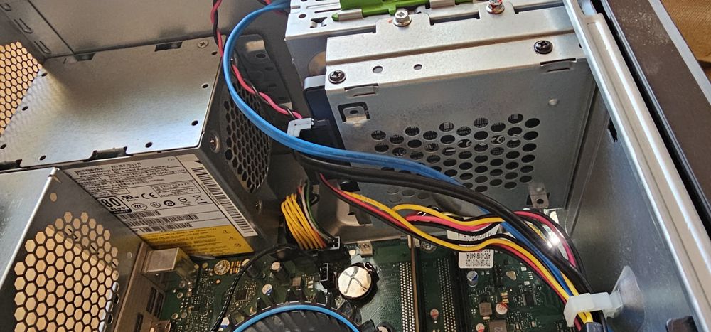 Pc Fujitsu Esprimo M15W i5 8400