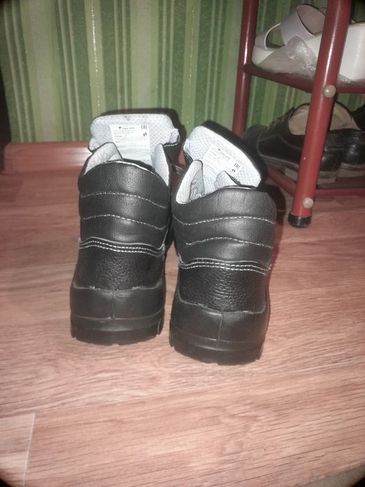 Продам рабочие ботинку