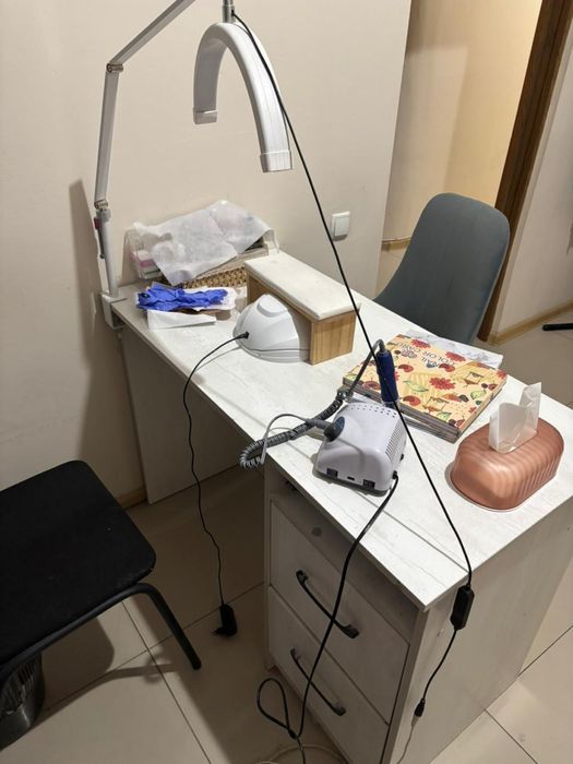 Продам маникюрный стол