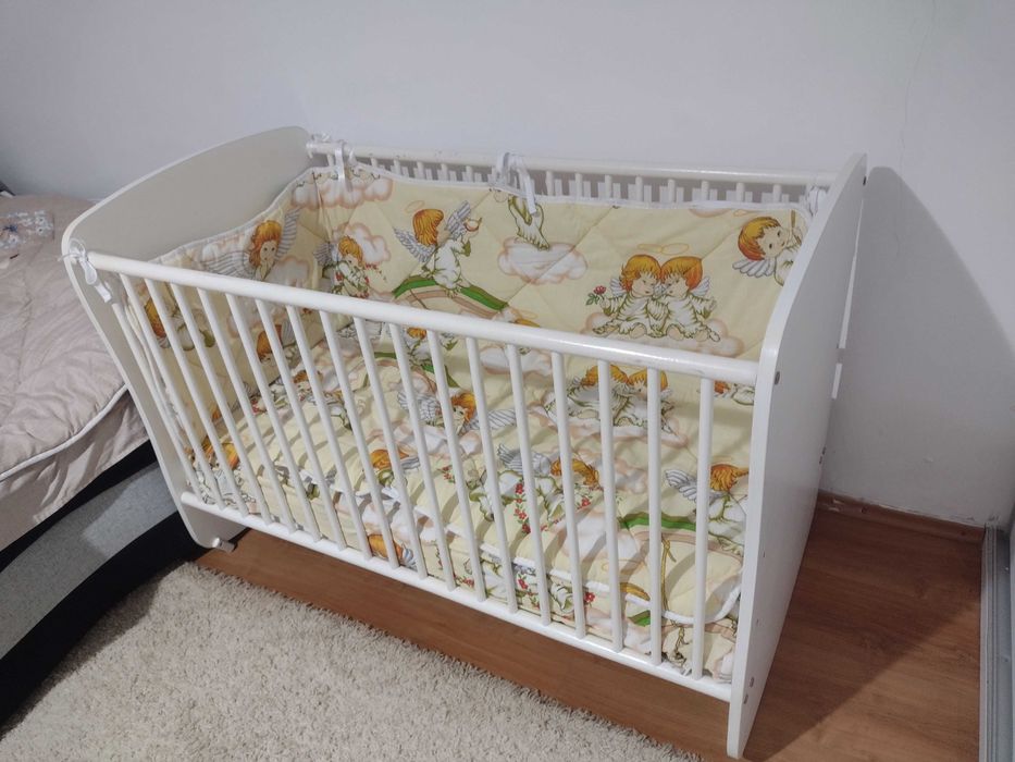 Patut pentru copii cu sertare, saltea , pilota si lenjerie