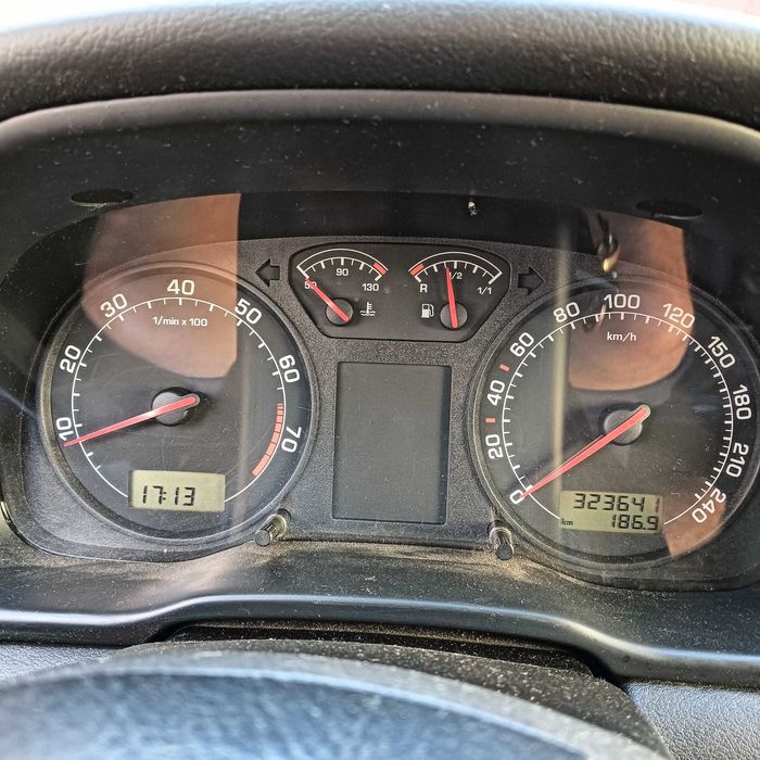 Vând Skoda Octavia 1,6 benzină