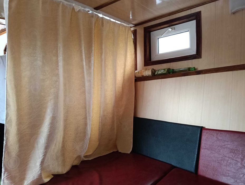 Navă de agrement puntată