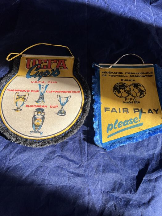 Стари флагове от края на 20век  на FIFA и UEFA.