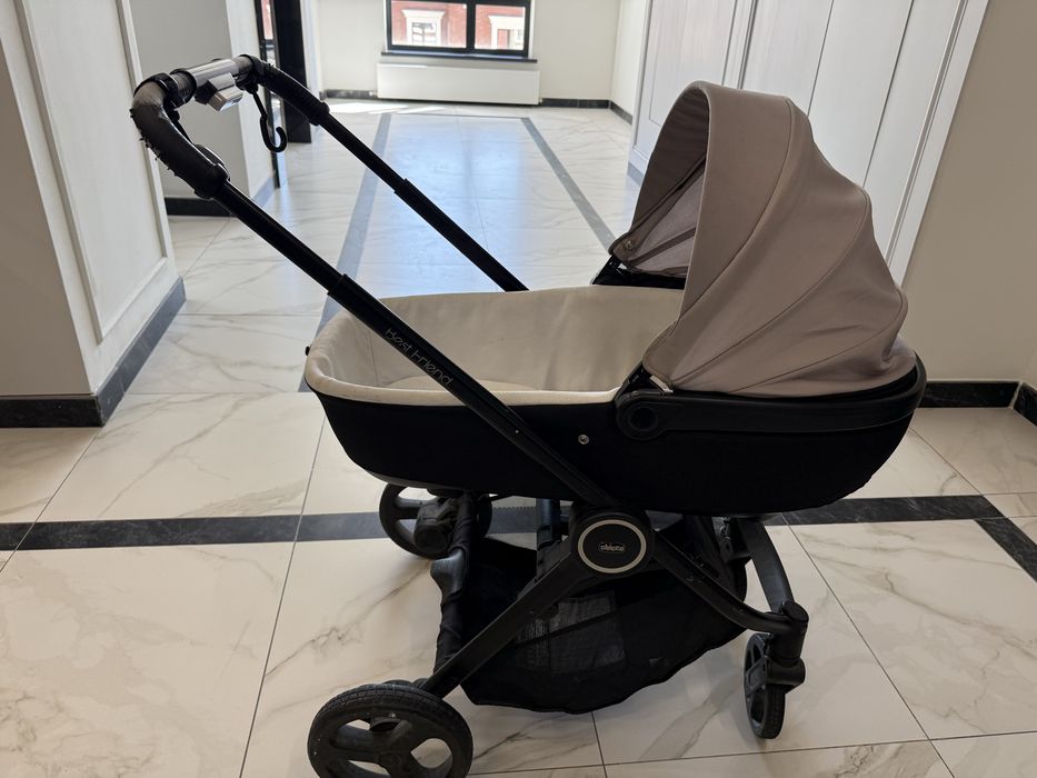Продам коляску Chicco