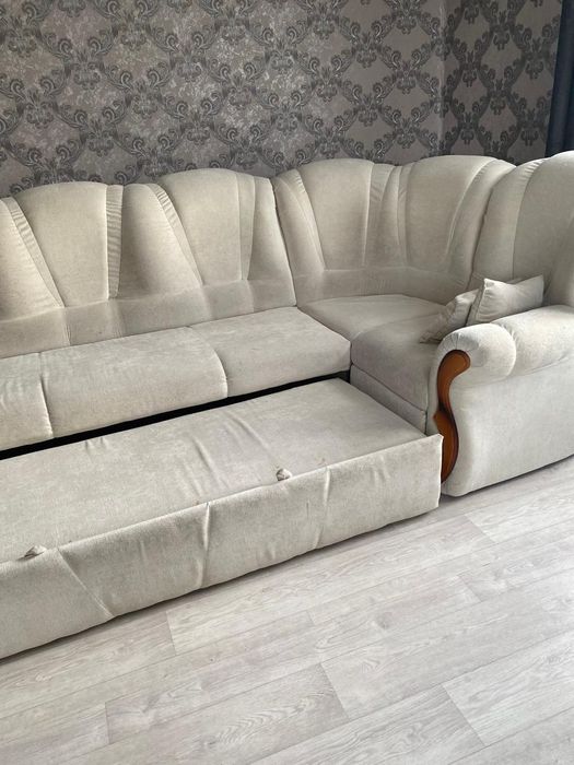 Продам угловой диван с креслом
