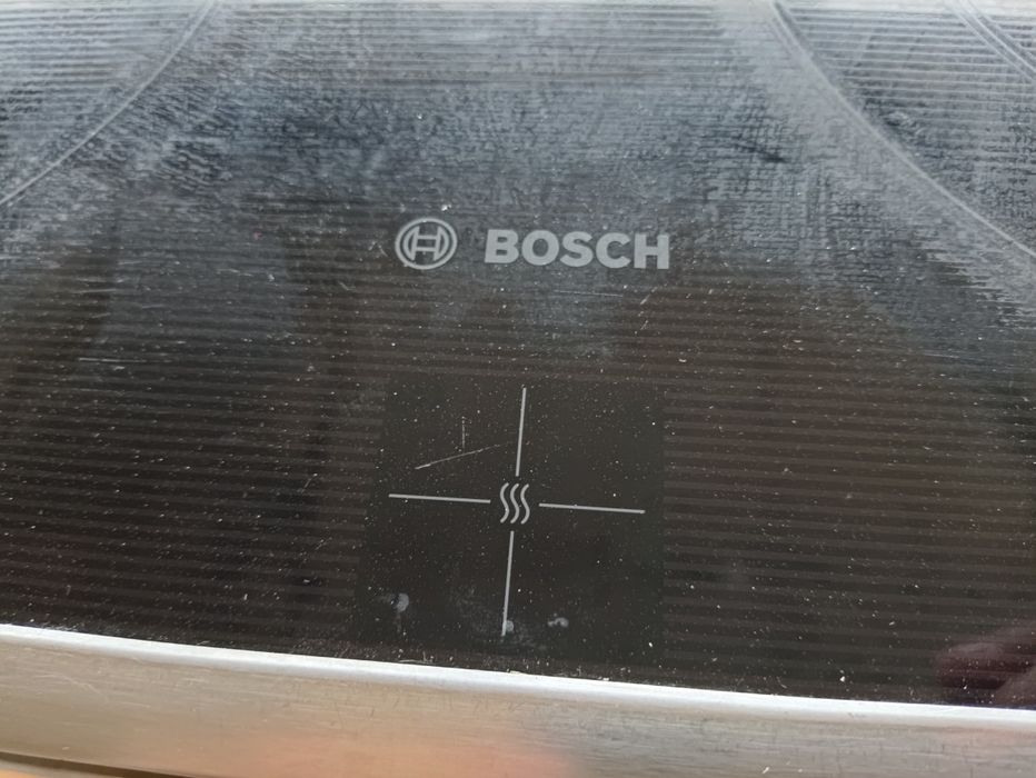 Комплект фурна BOSCH с керамичен плод