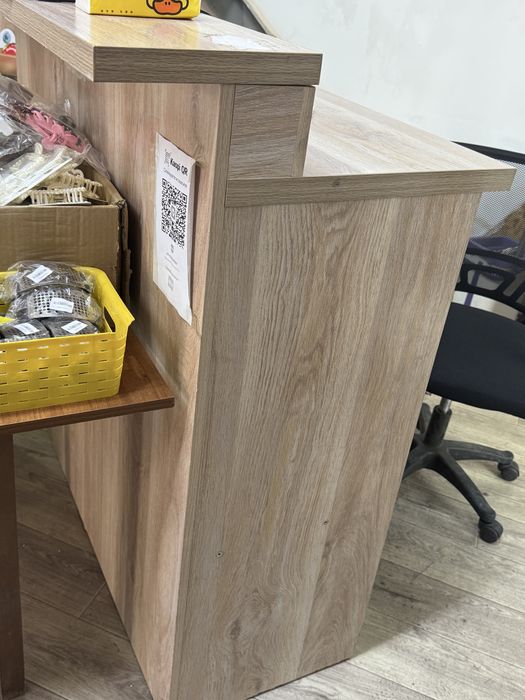 Стол ресепшн для магазина