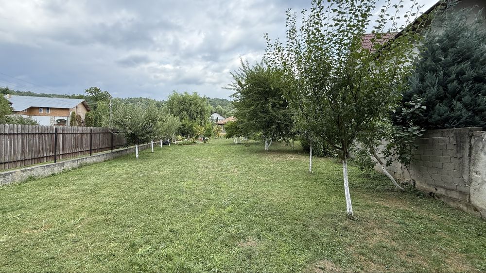 Teren de vanzare cu toate utilitatile necesare .