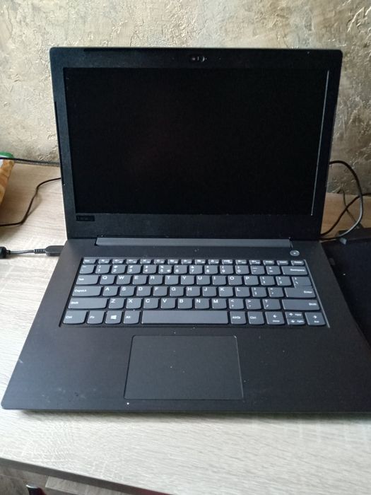 Vând urgent Laptop Lenovo v330 Ryzen 5