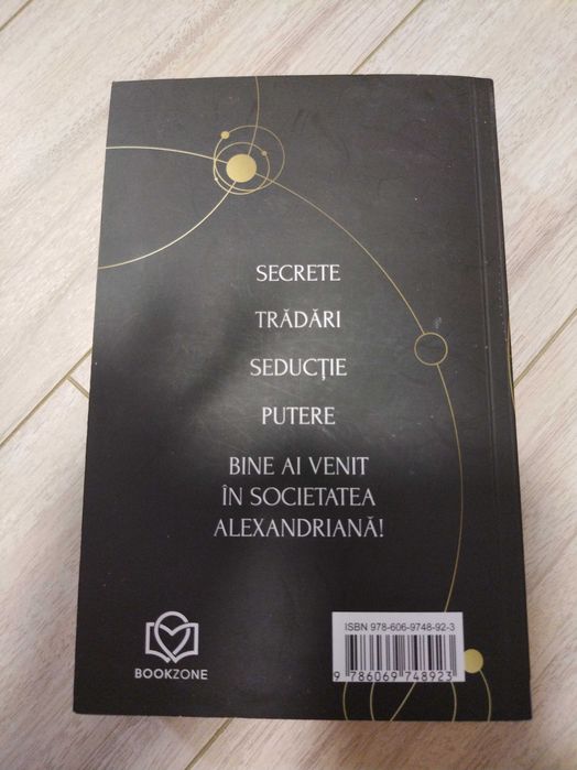 Cartea Atlas si cei sase alesi scrisa de Olivie Blake