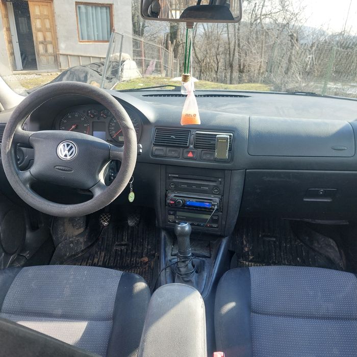 Vând Golf 4 1.6 16 Valve