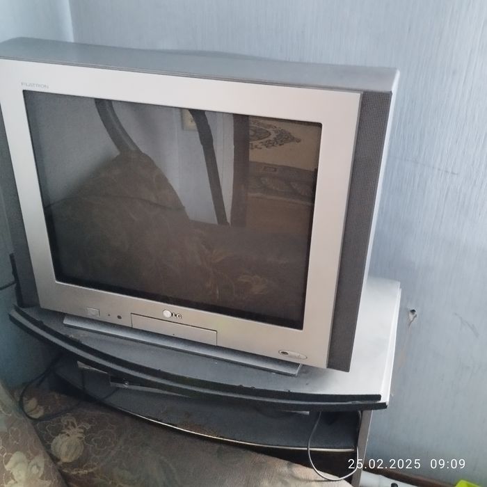 Продам телевизор LG.