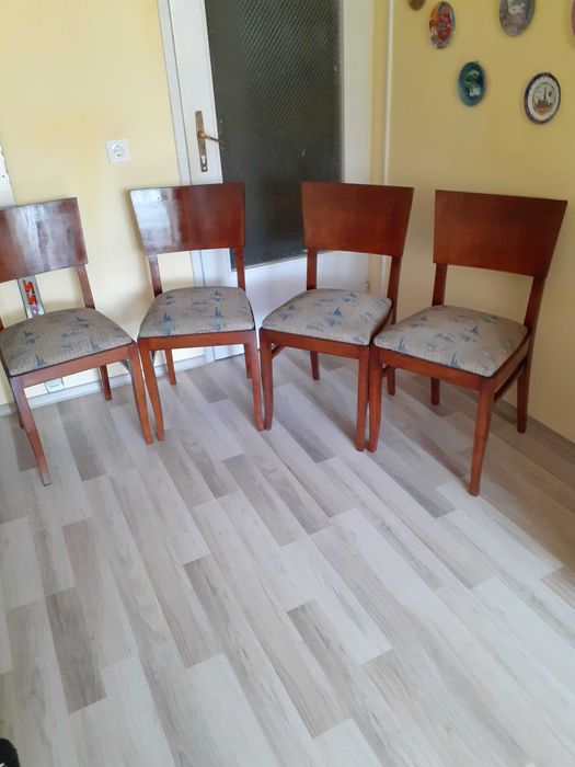 Комплект Маса и Четири столове. Цена – 80 е