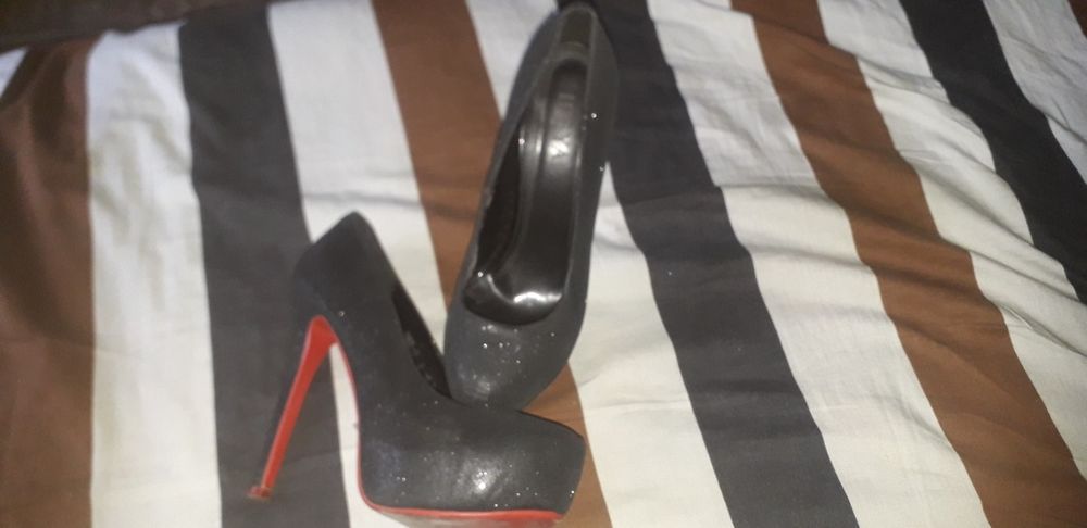 Продаётся  туфли и кошелёк