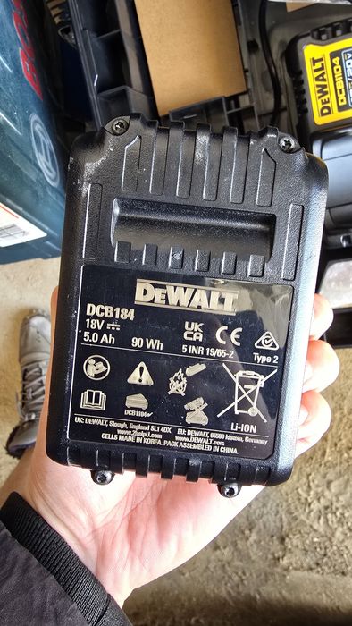 Ударный гайковерт DeWalt