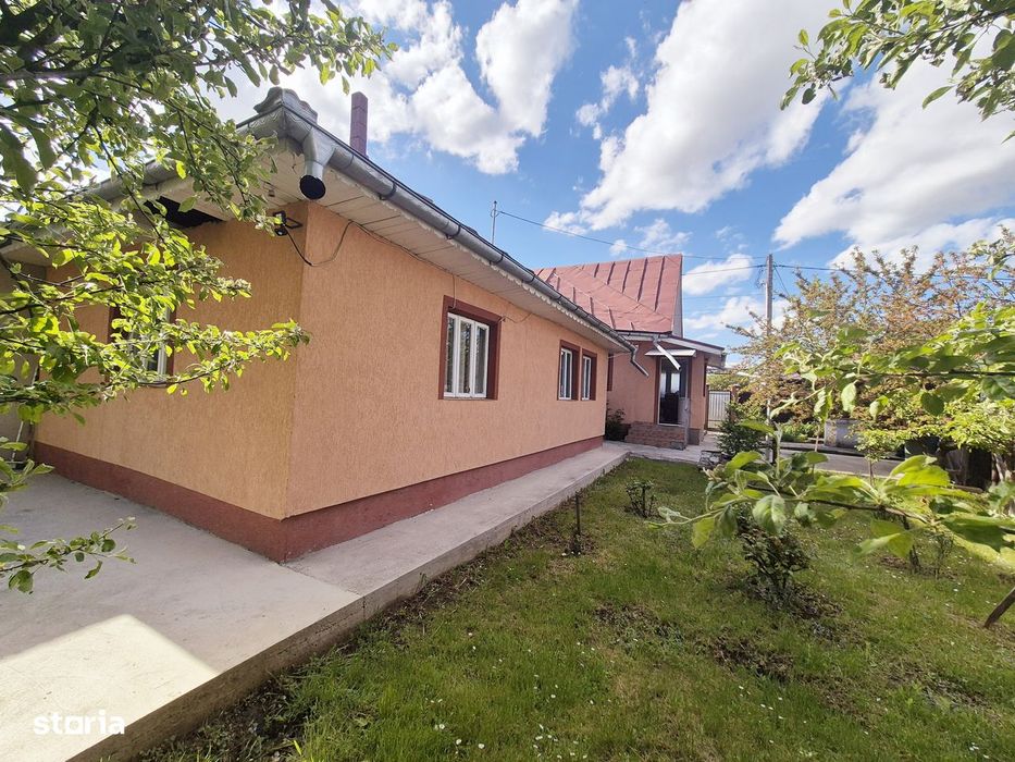 Casă din cărămidă și teren generos, comuna Dobreni