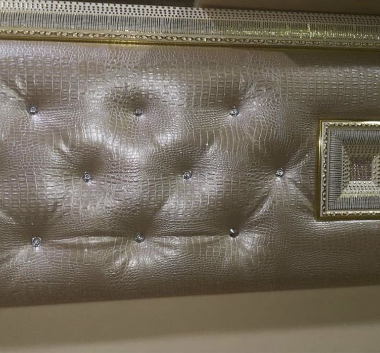 Кровать с тумбочками