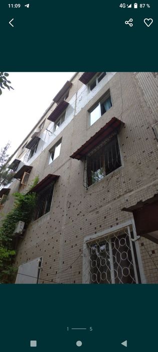 Установка козырьков и бельевых роликов.