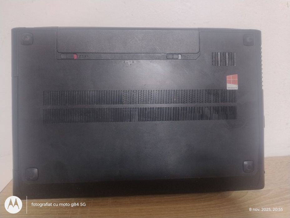 Vând leptop Lenovo G500 i3 seria 3 cu tastatură și maus