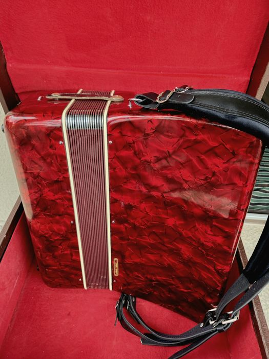 Acordeon Parrot cu 96 basi rosu sidef