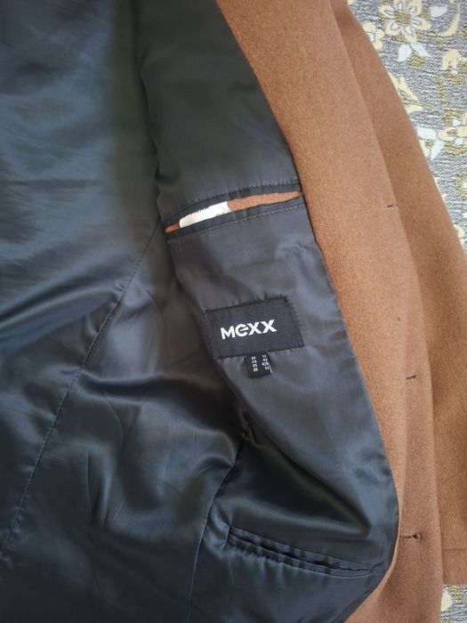 Пальто с шарфом от MEXX,