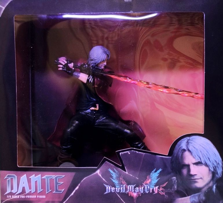Фигурка Данте из DMC5