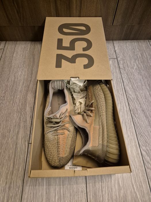 Vând adidași Yeezy 350 ca noi!