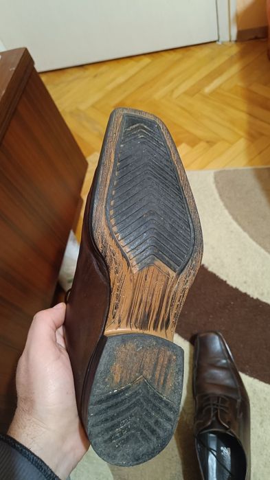 Продавам обувки.