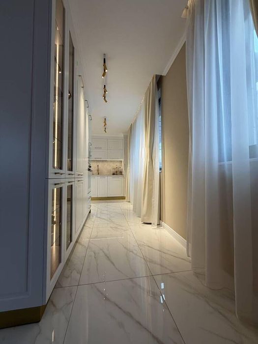 Дава се под наем Тристаен апартамент в София, Лозенец - 180 кв.м за 1800 € - Снимка #8