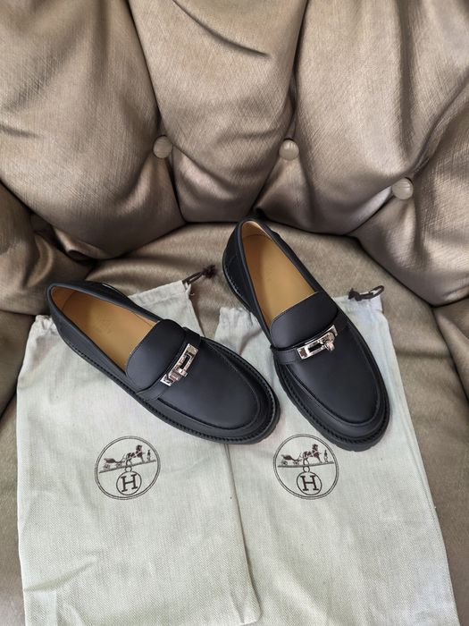 Обувки Hermes налични