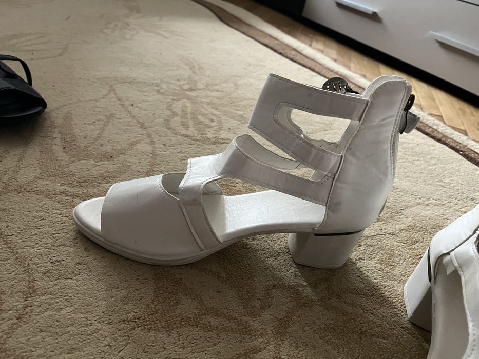 Pantofi de dama noi