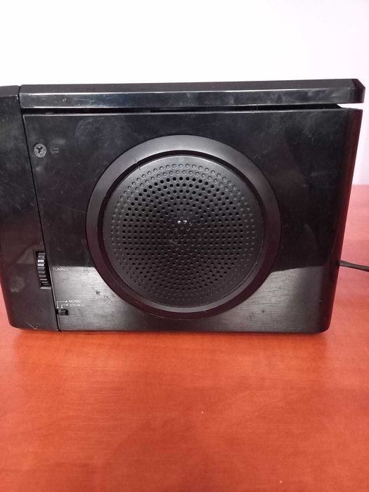 Radio CD Ceas Alarma 220v + 9V