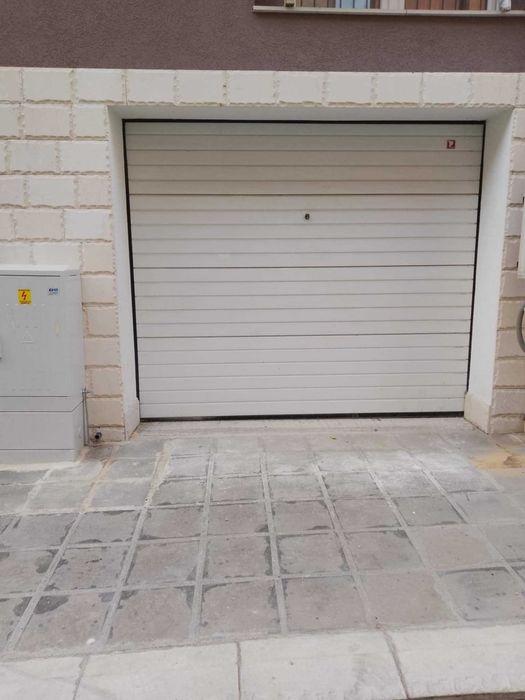 Дава се под наем Гараж / Паркомясто в Варна, Колхозен пазар - 33 кв.м за 204 € - Снимка #1