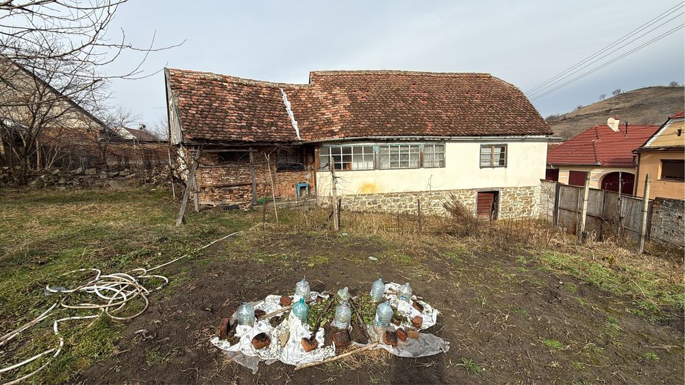 Vand casa in satul Aciliu