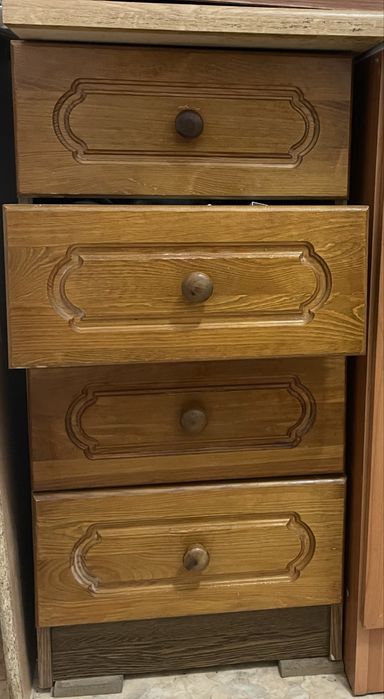 Кухонный гарнитур из настоящего дерева