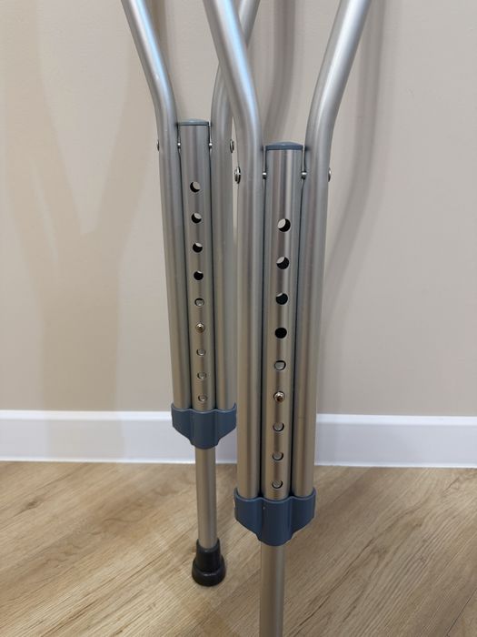 Подмышечные костыли (пара)